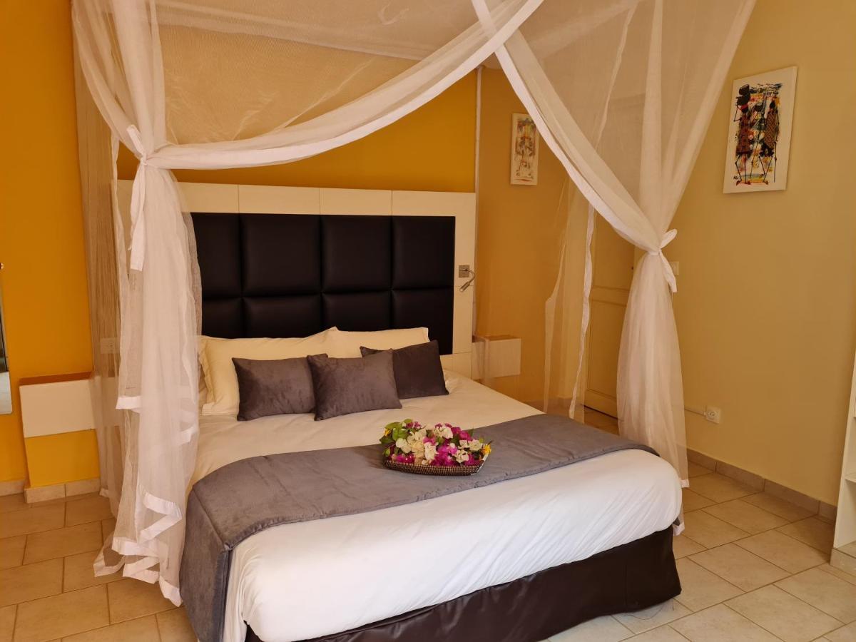 Le Souimanga Bleu Saly Bed & Breakfast エクステリア 写真