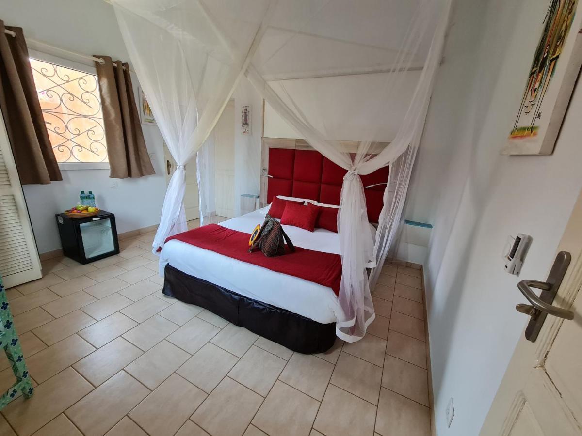 Le Souimanga Bleu Saly Bed & Breakfast エクステリア 写真