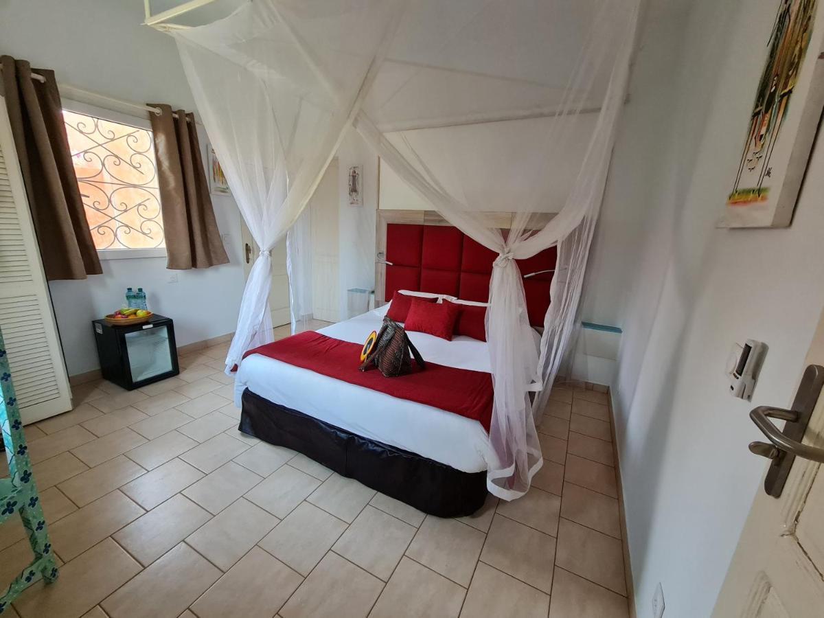 Le Souimanga Bleu Saly Bed & Breakfast エクステリア 写真