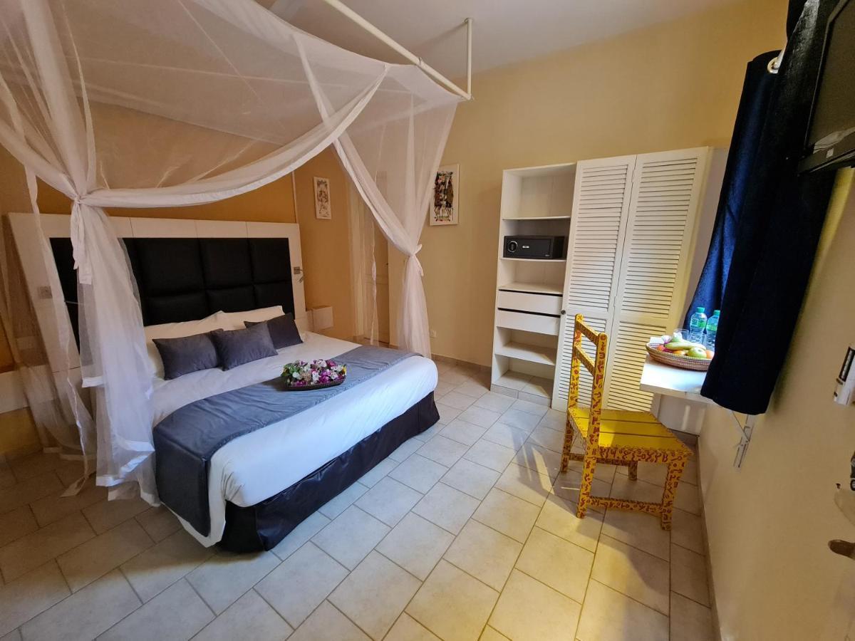 Le Souimanga Bleu Saly Bed & Breakfast エクステリア 写真