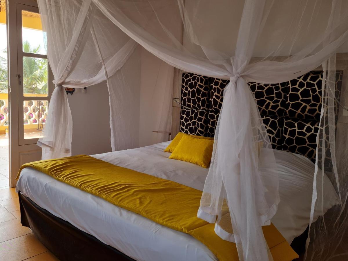 Le Souimanga Bleu Saly Bed & Breakfast エクステリア 写真
