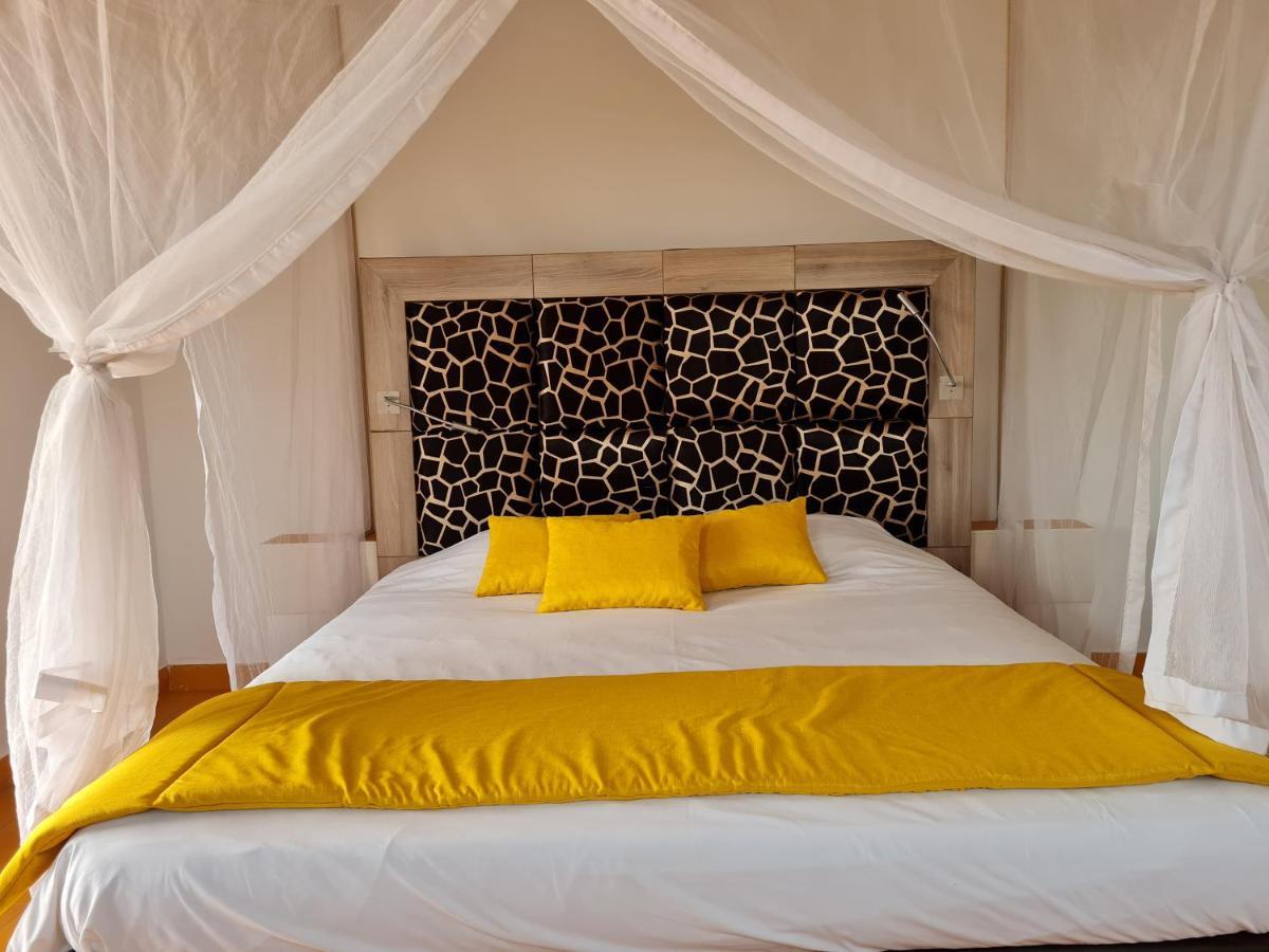 Le Souimanga Bleu Saly Bed & Breakfast エクステリア 写真
