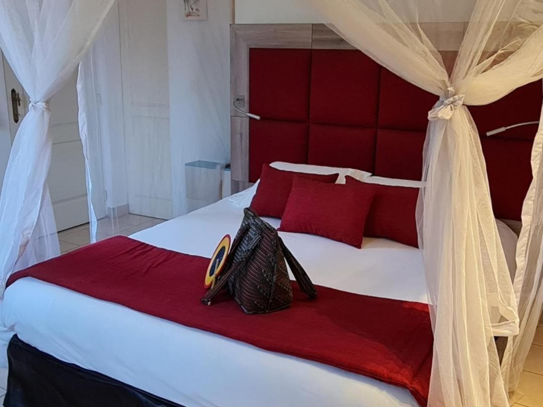 Le Souimanga Bleu Saly Bed & Breakfast エクステリア 写真