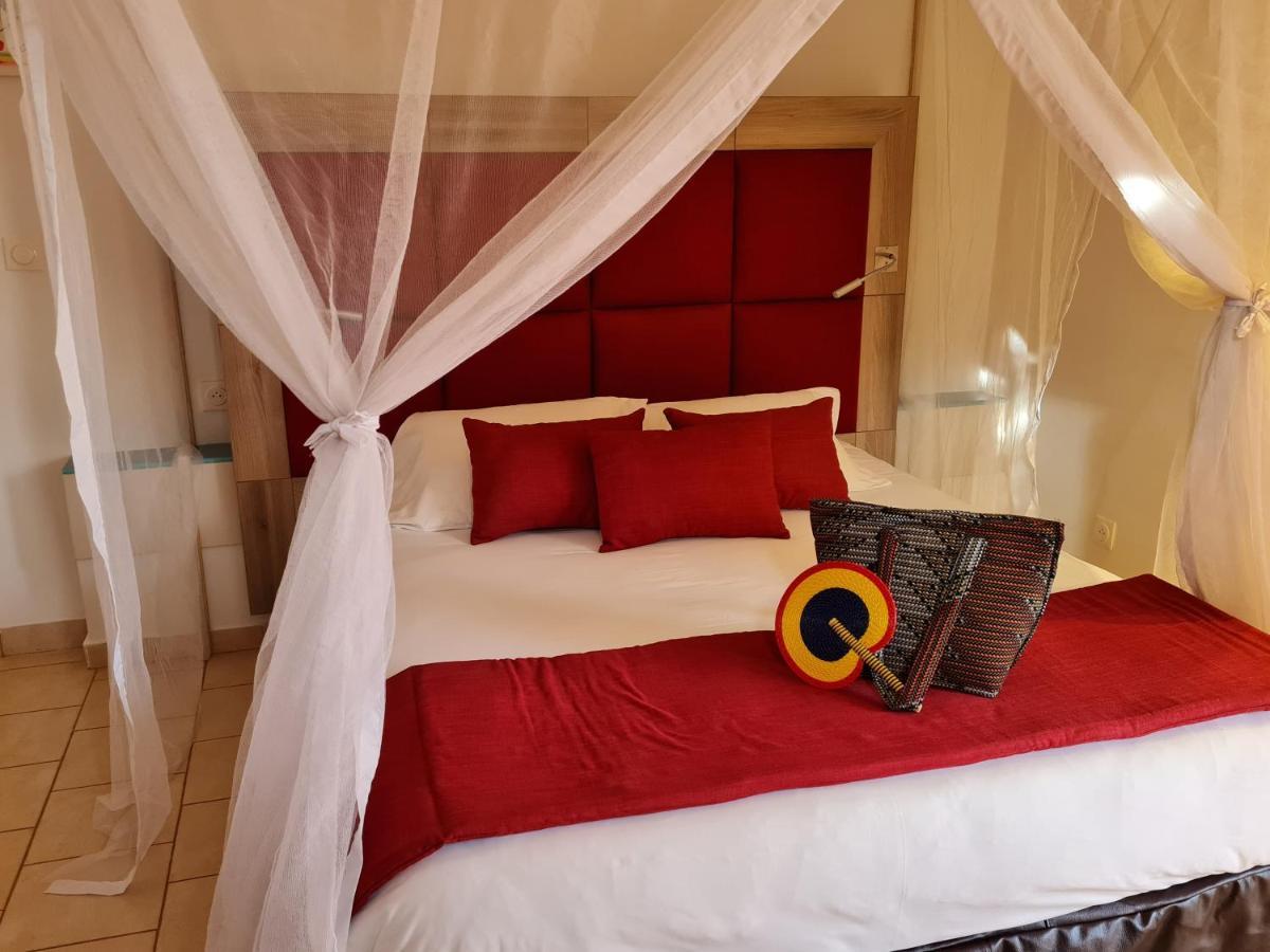 Le Souimanga Bleu Saly Bed & Breakfast エクステリア 写真
