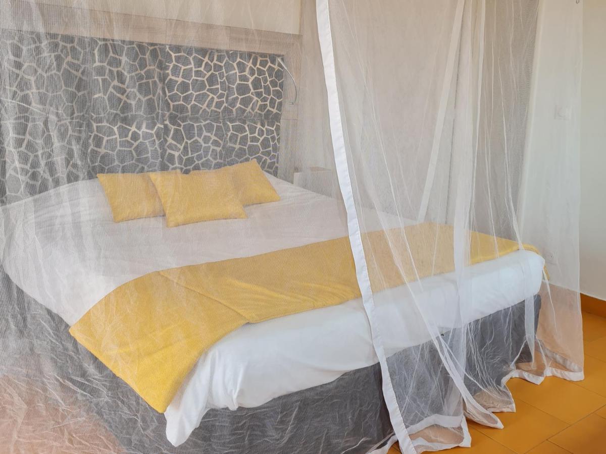 Le Souimanga Bleu Saly Bed & Breakfast エクステリア 写真