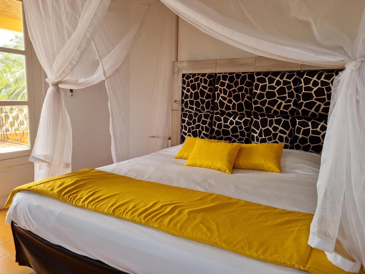 Le Souimanga Bleu Saly Bed & Breakfast エクステリア 写真